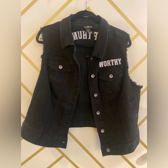Thor Ragnarok Black Ripped Denim Vest Her Universe - Picture 3 of 4